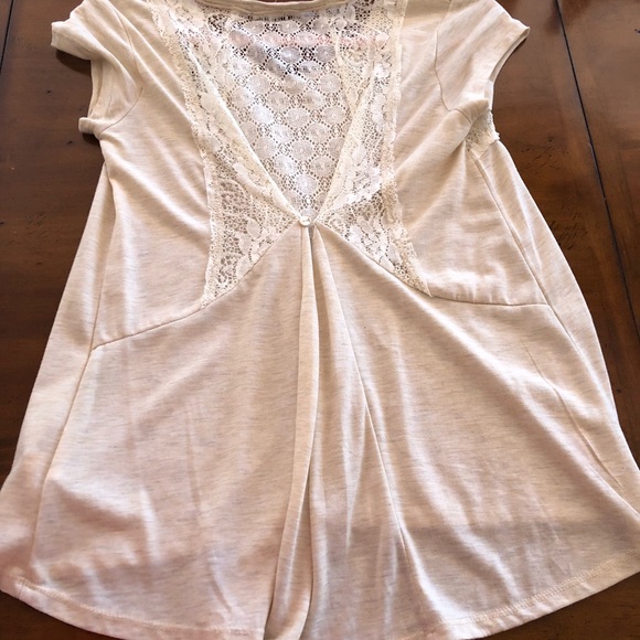 NWT Taylor and Sage ivory loose top with lace - Picture 5 of 7